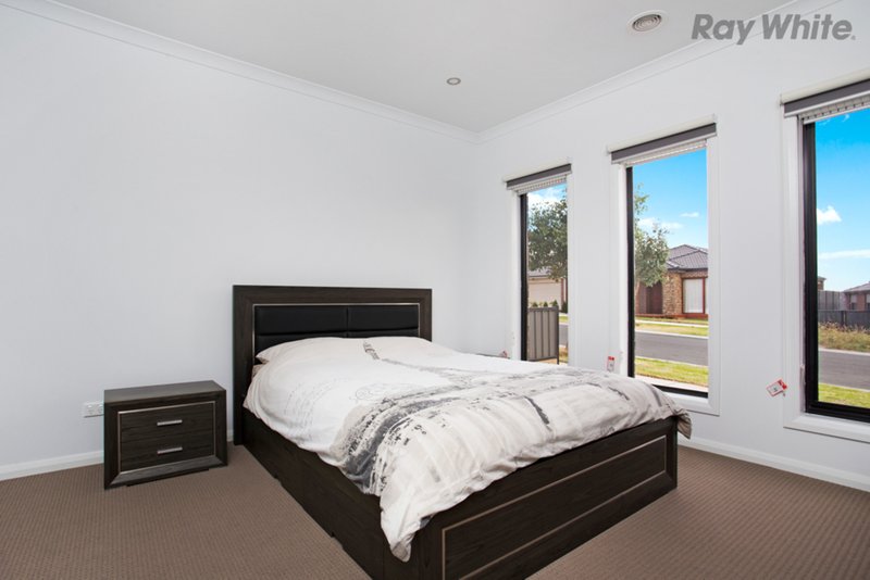 Photo - 7 Viewmont Avenue, Craigieburn VIC 3064 - Image 7