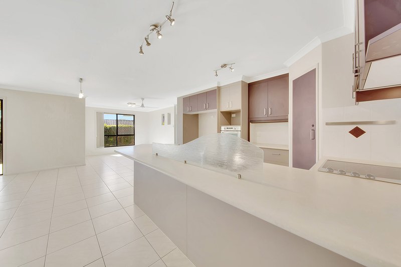 Photo - 7 Viewpoint Way, New Auckland QLD 4680 - Image 3