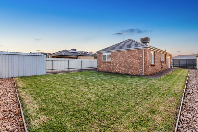 Photo - 7 Vincent Court, Munno Para West SA 5115 - Image 23