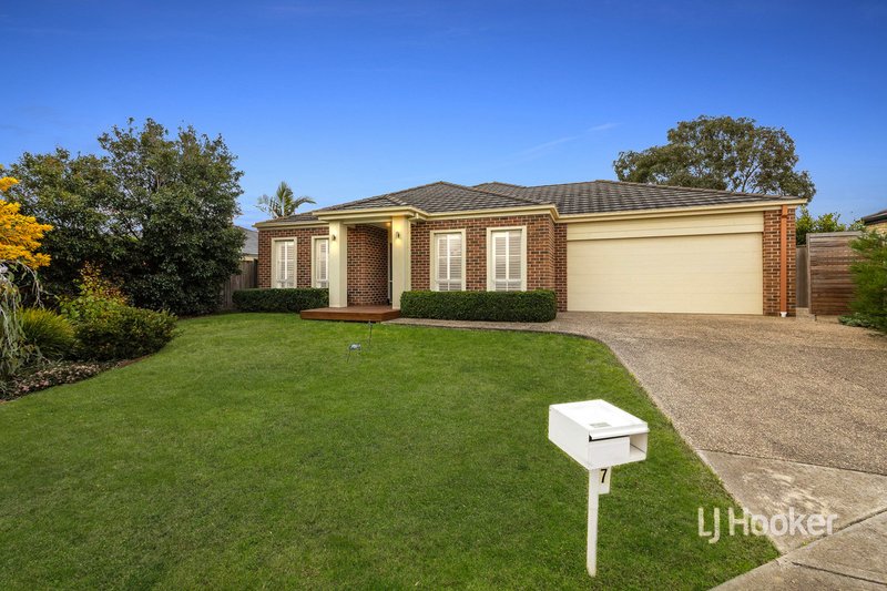 Photo - 7 Vine Close, Point Cook VIC 3030 - Image 2