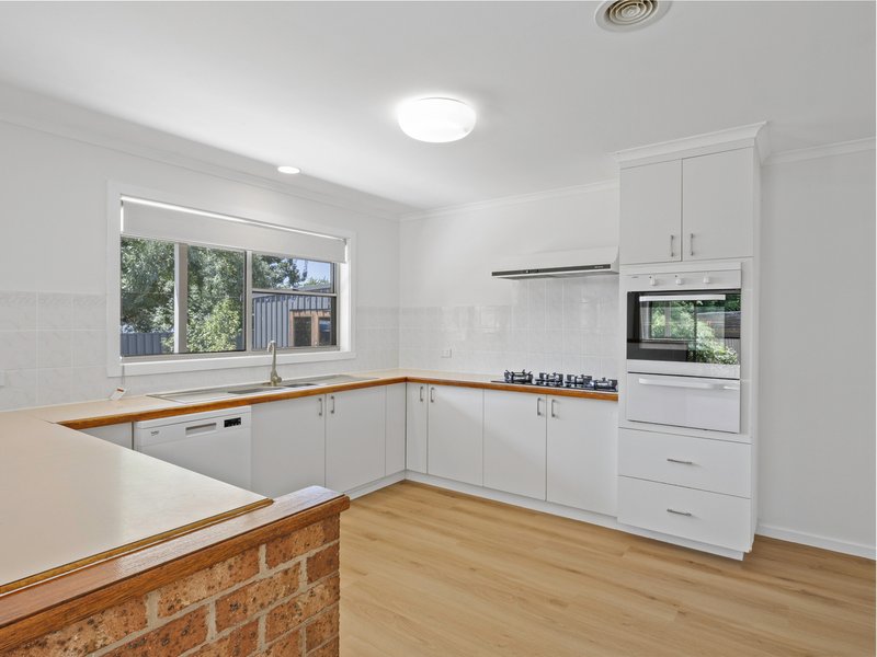 Photo - 7 Violet Court, Wangaratta VIC 3677 - Image 2