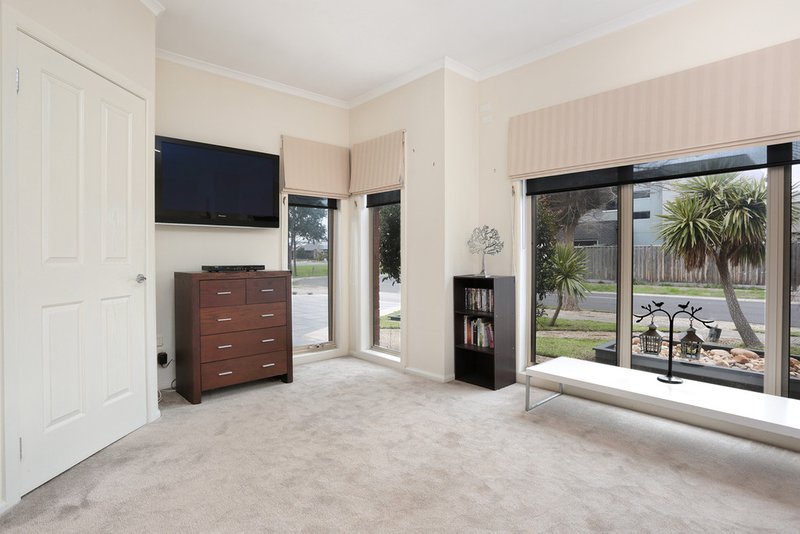 Photo - 7 Violet Way, Point Cook VIC 3030 - Image 14