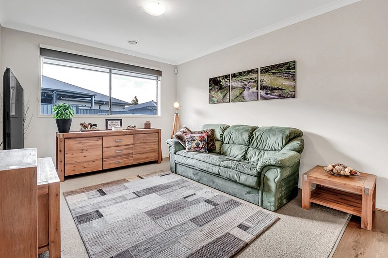 Photo - 7 Vision Road, Craigieburn VIC 3064 - Image 5