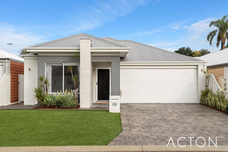 7 Wading Place, Lake Coogee WA 6166