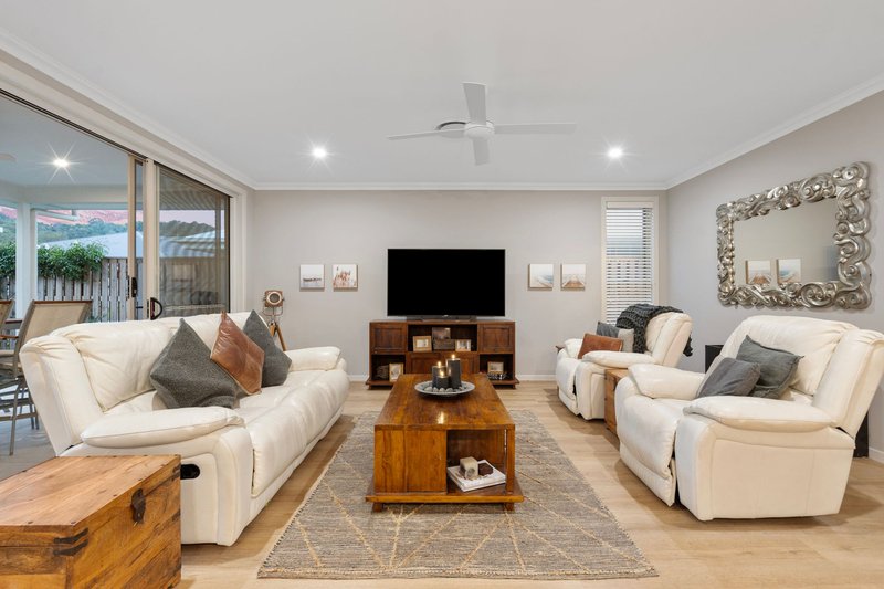 Photo - 7 Walker Avenue, Belivah QLD 4207 - Image 9