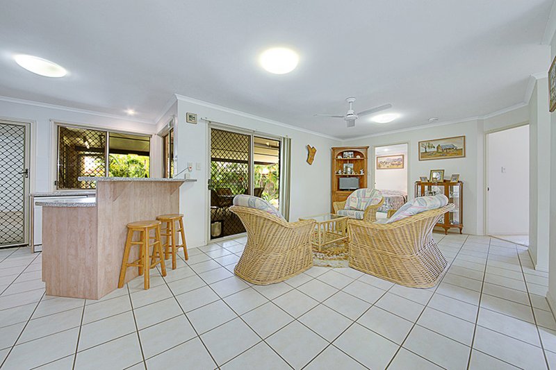 Photo - 7 Walker Street, Clinton QLD 4680 - Image 6