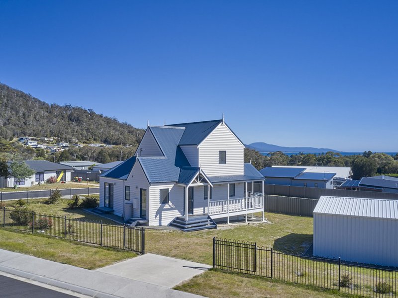 Photo - 7 Wallace Avenue, Bicheno TAS 7215 - Image 2