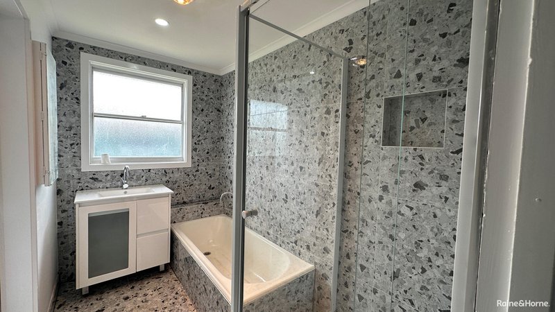 Photo - 7 Wallace Road, Cranbourne VIC 3977 - Image 5