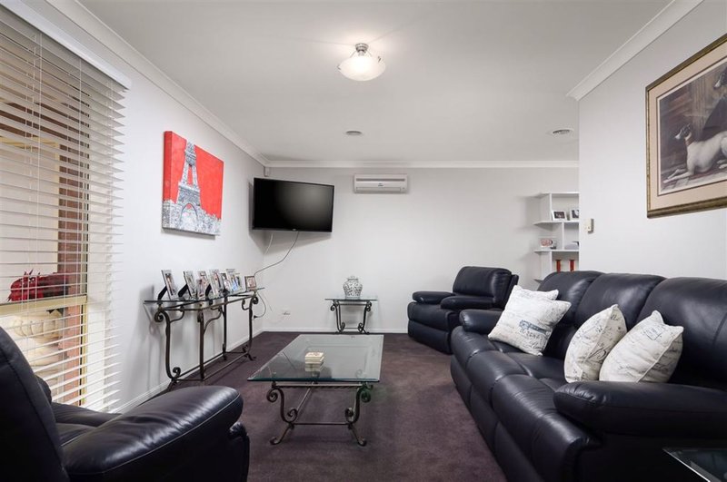 Photo - 7 Waltham Mews, Cranbourne East VIC 3977 - Image 7