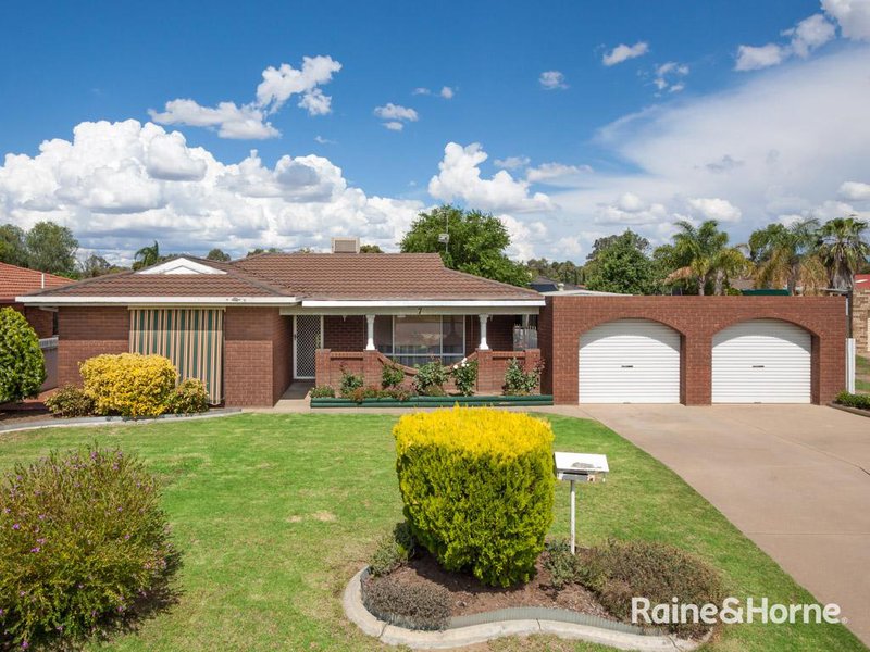 Photo - 7 Warrambool Crescent, Glenfield Park NSW 2650 - Image 1