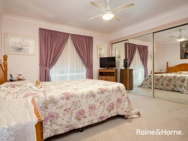 Photo - 7 Warrambool Crescent, Glenfield Park NSW 2650 - Image 4