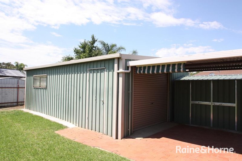 Photo - 7 Warrambool Crescent, Glenfield Park NSW 2650 - Image 6
