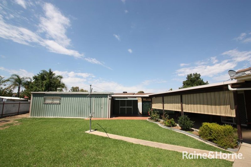 Photo - 7 Warrambool Crescent, Glenfield Park NSW 2650 - Image 7