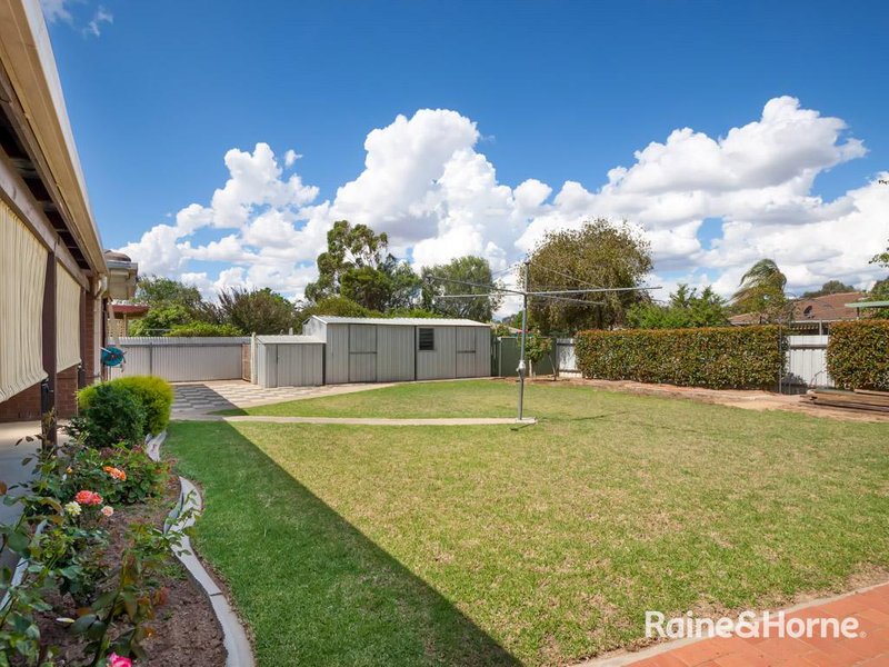 Photo - 7 Warrambool Crescent, Glenfield Park NSW 2650 - Image 8
