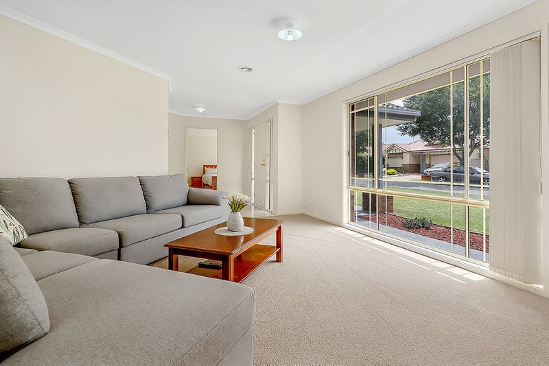 Photo - 7 Waterdale Rise, Craigieburn VIC 3064 - Image 6