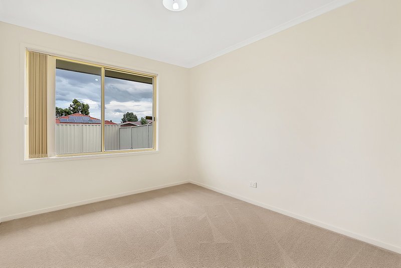 Photo - 7 Waterdale Rise, Craigieburn VIC 3064 - Image 17