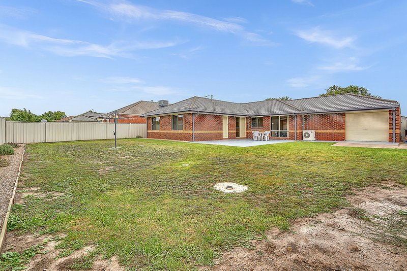 Photo - 7 Waterdale Rise, Craigieburn VIC 3064 - Image 20