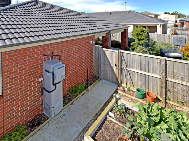 Photo - 7 Wave Street, St Leonards VIC 3223 - Image 4