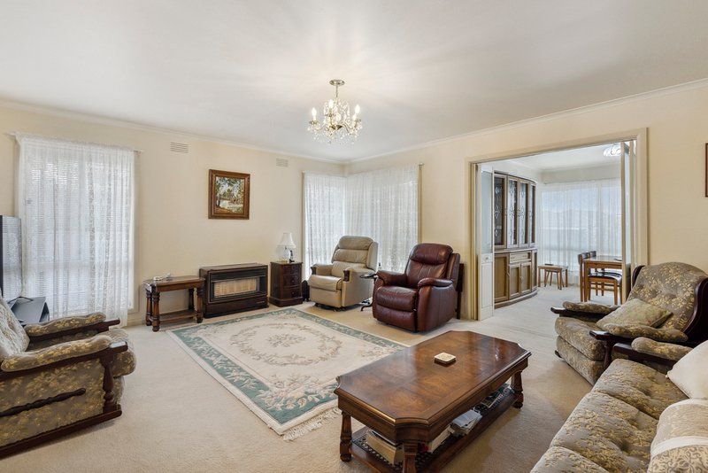 Photo - 7 Webb Avenue, Seymour VIC 3660 - Image 2