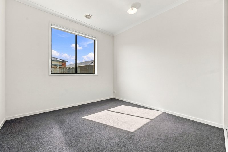 Photo - 7 Wendy Way, Pakenham VIC 3810 - Image 11