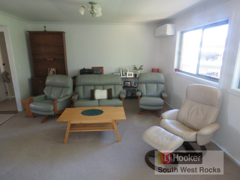 Photo - 7 Wentworth Avenue, South West Rocks NSW 2431 - Image 4