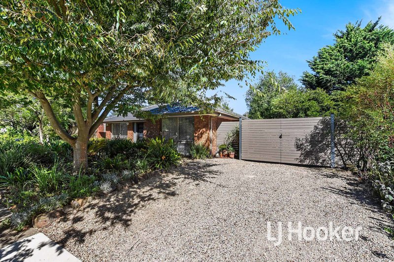 Photo - 7 Wentworth Street, Cranbourne North VIC 3977 - Image 3