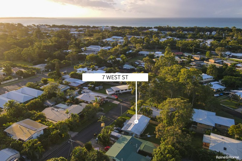 Photo - 7 West Street, Torquay QLD 4655 - Image 1