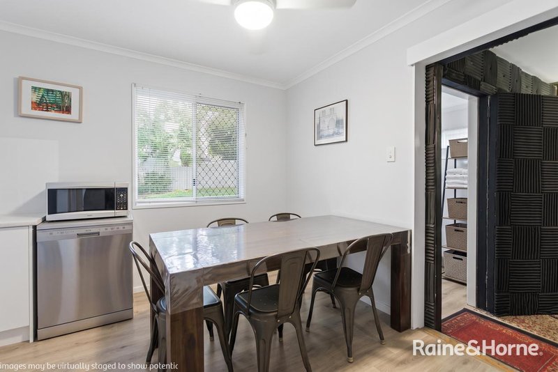 Photo - 7 West Street, Torquay QLD 4655 - Image 4