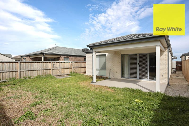 Photo - 7 Westonbury Drive, Point Cook VIC 3030 - Image 10