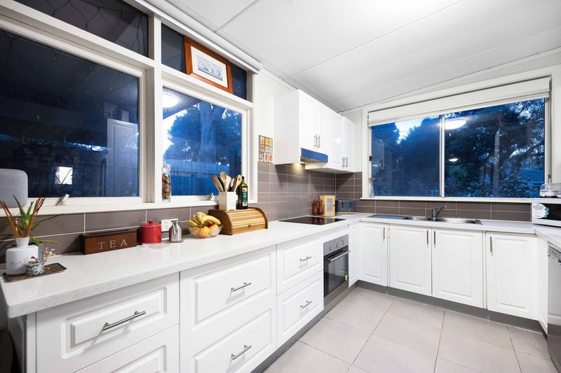 Photo - 7 White Avenue, Bayswater North VIC 3153 - Image 9