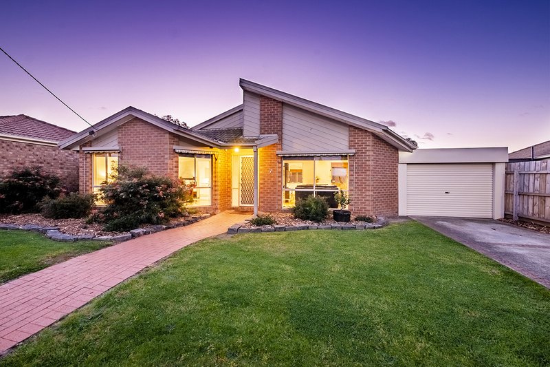 7 Willora Crescent, Cranbourne West VIC 3977