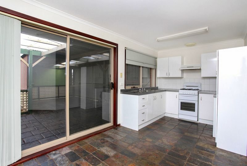 Photo - 7 Wilong Close, Kurunjang VIC 3337 - Image 3