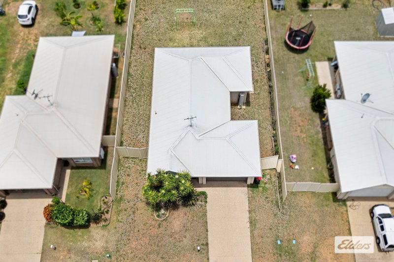 Photo - 7 Windermere Street, Emerald QLD 4720 - Image 18