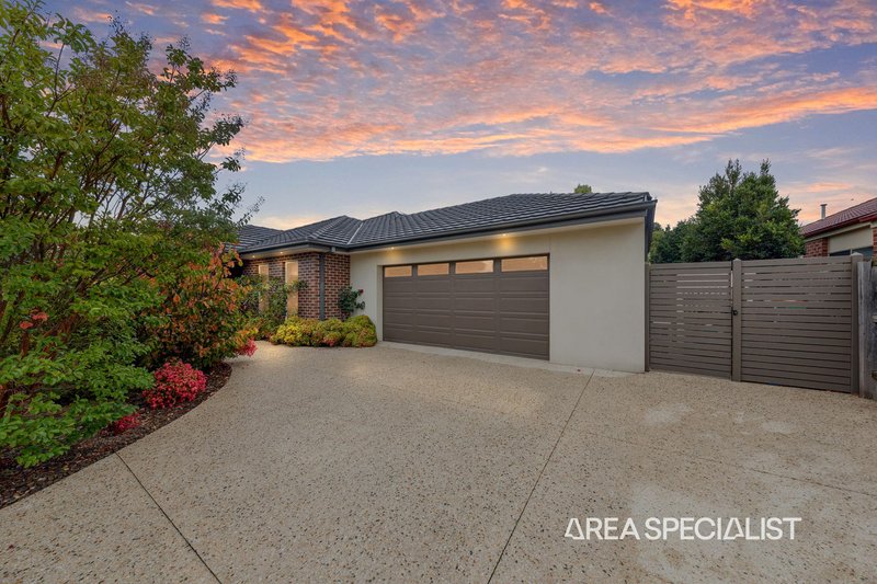 Photo - 7 Winneke Way, Pakenham VIC 3810 - Image 2