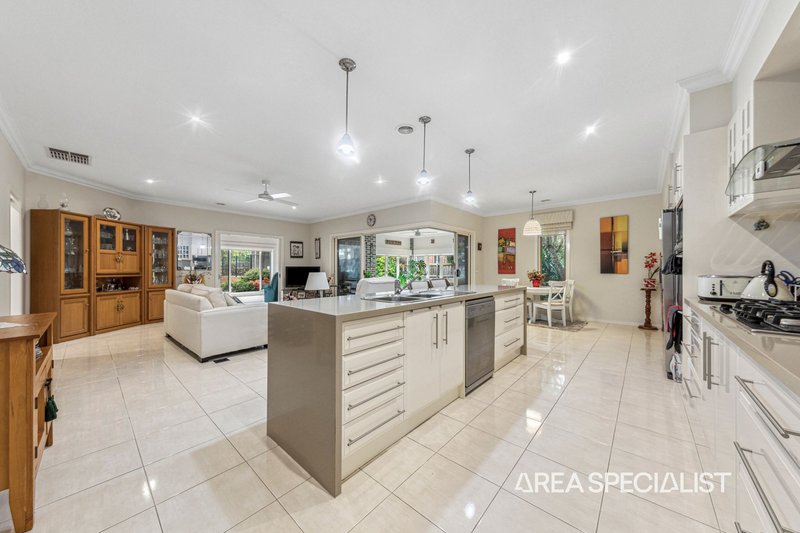 Photo - 7 Winneke Way, Pakenham VIC 3810 - Image 7