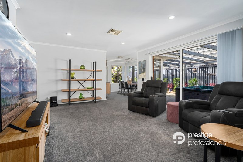 Photo - 7 Wollemi Court, Wattle Grove NSW 2173 - Image 3