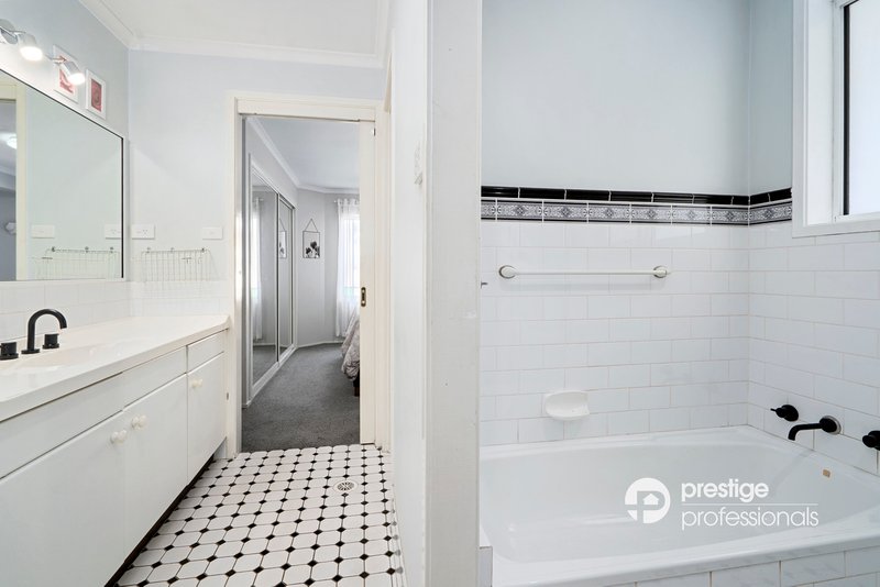 Photo - 7 Wollemi Court, Wattle Grove NSW 2173 - Image 10