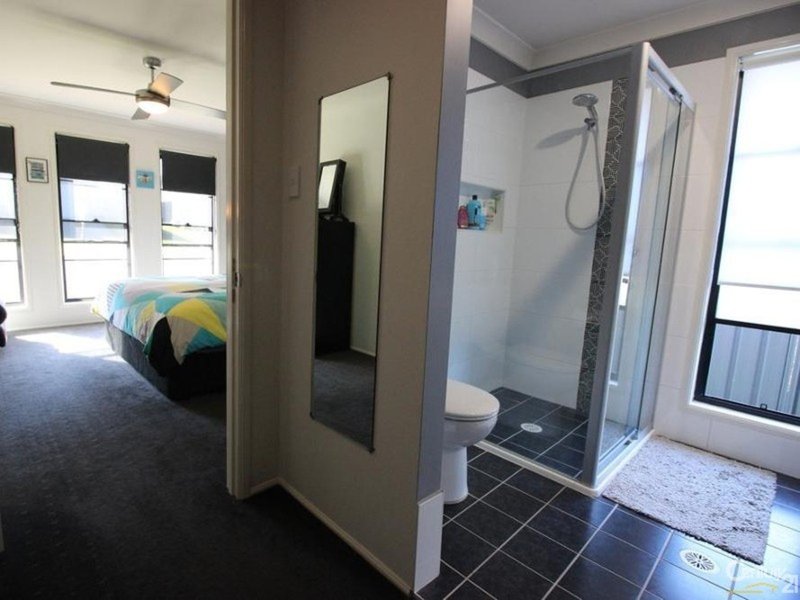 Photo - 7 Woodbridge Drive, Cameron Park NSW 2285 - Image 16