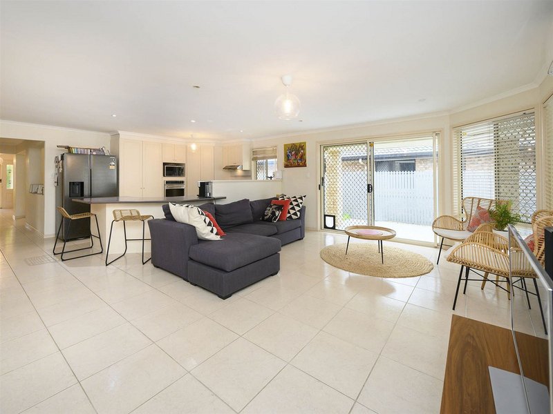 Photo - 7 Woodland Close, Bracken Ridge QLD 4017 - Image 3