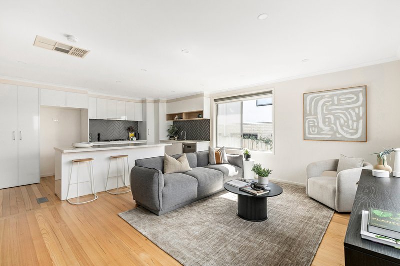 Photo - 7 Woolart Street, Strathmore VIC 3041 - Image 2