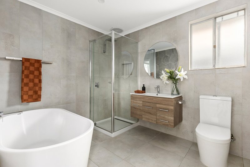 Photo - 7 Woolart Street, Strathmore VIC 3041 - Image 7