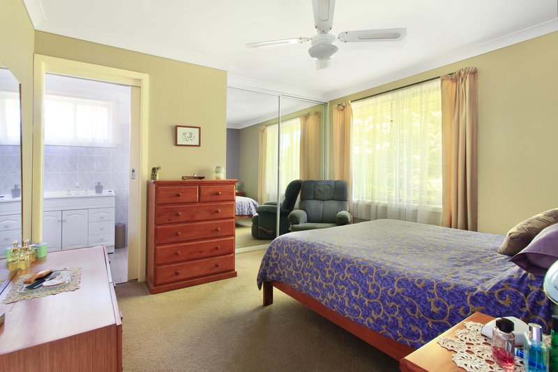 Photo - 7 Wybalena Avenue, Koonawarra NSW 2530 - Image 5