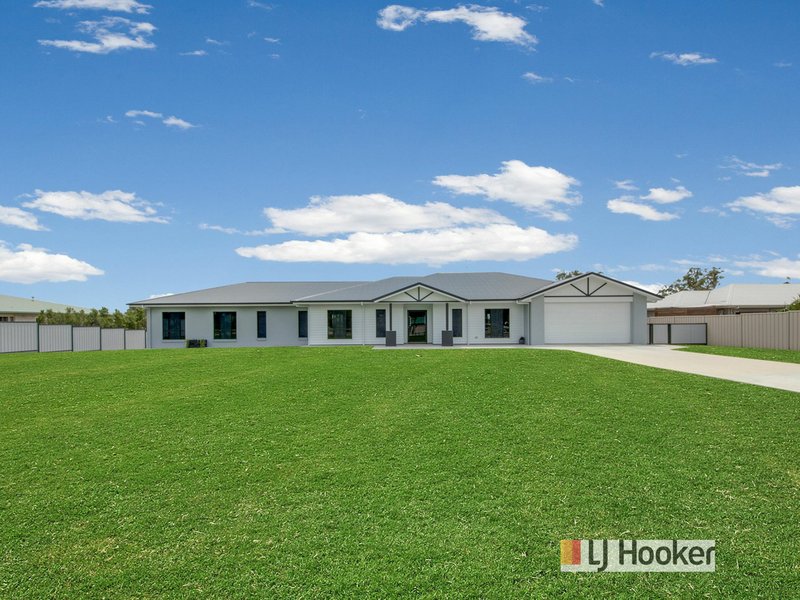 Photo - 7 Yacht Road, Tannum Sands QLD 4680 - Image 2