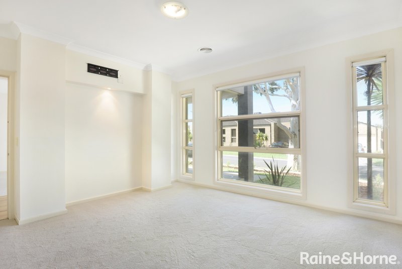 Photo - 7 Yalumba Way, Roxburgh Park VIC 3064 - Image 6