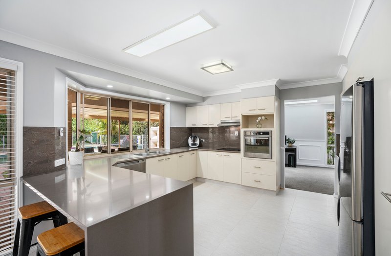 Photo - 7 Yarraglen Place, Parkwood QLD 4214 - Image 4