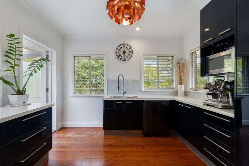 Photo - 7 Yates Avenue, Ashgrove QLD 4060 - Image 4