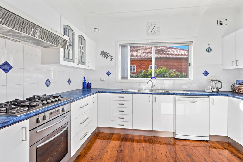 Photo - 7 Yathong Road, Caringbah NSW 2229 - Image 5