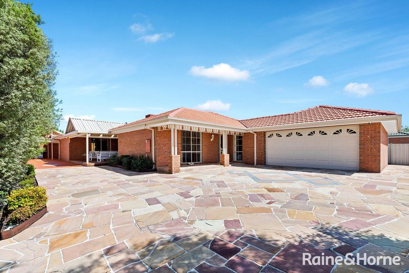 7 Yendon Close, Caroline Springs VIC 3023