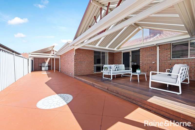 Photo - 7 Yendon Close, Caroline Springs VIC 3023 - Image 15