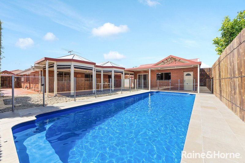 Photo - 7 Yendon Close, Caroline Springs VIC 3023 - Image 18